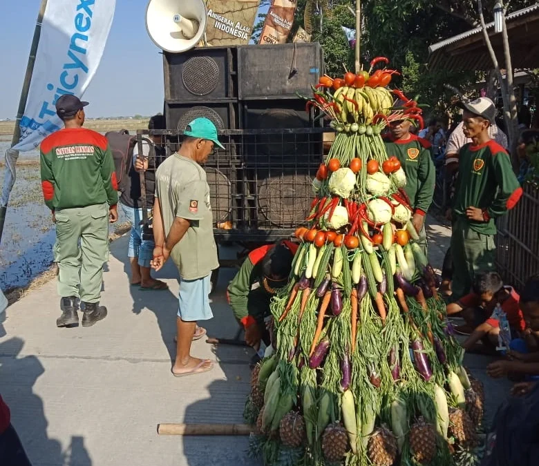 Melihat Ritual Sedekah Bumi di Cilamaya