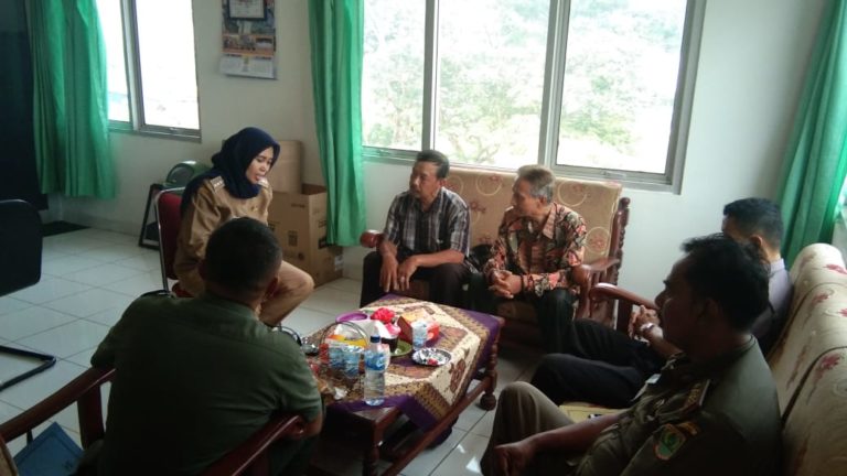 Dituding Buat Macet, Camat Rengasdengklok Minta Pedagang Pisang Angkat Kaki