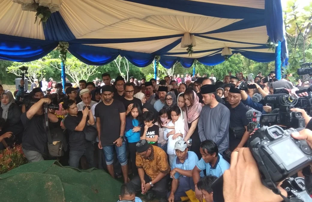 Detik-Detik Pemakaman Jenazah Ashraf Sinclair di San Diego Hill