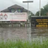 Terendam Banjir, Desa Kertasri Tetap Layani Warga