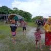 TPS Banjir, Warga Tetap Salurkan Hak Suara