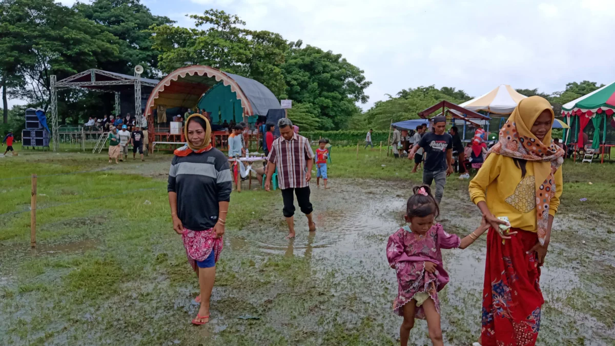 TPS Banjir, Warga Tetap Salurkan Hak Suara