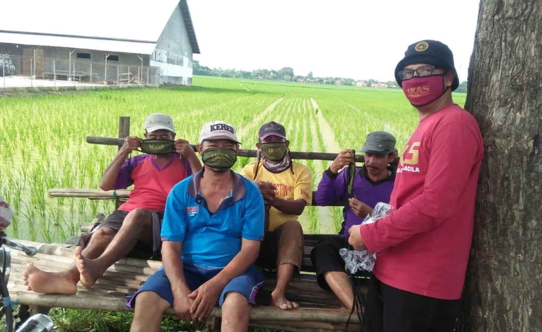 Alumni Sacila Bagikan 1.000 Masker Kain