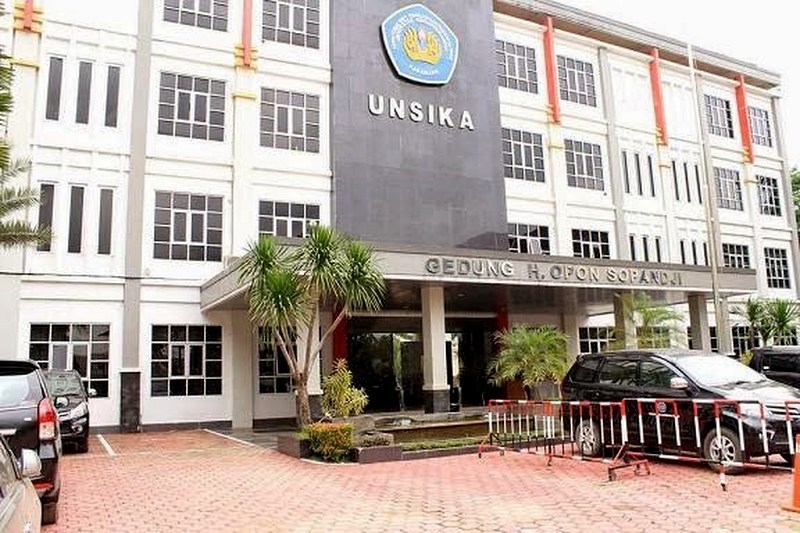 Mahasiswa Tantang Rektor Baru Unsika