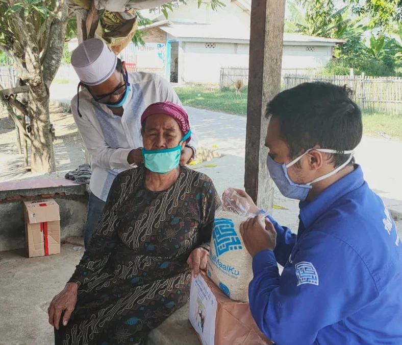 Desa Muara Bagikan 3.500 Masker Kain