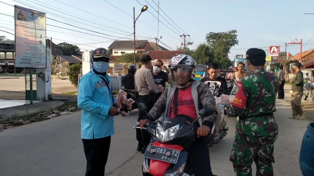 Gandeng Muspika, JSP Bagikan Ribuan Masker Kain