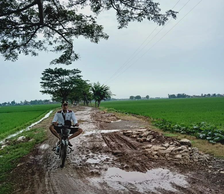 BERTAHUN-TAHUN JALAN CIKALONG-MUARABARU RUSAK PEMKAB SERING “PHP”