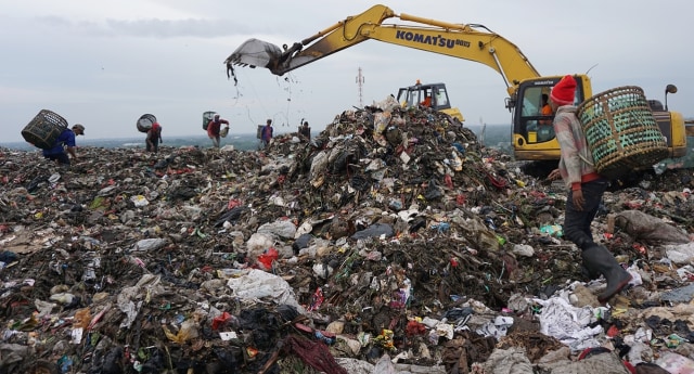 Sandarkan Hidup Pada Tumpukan Sampah