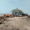 “Sekarang Bukan Cuma Jalan yang Hancur, Rumah Juga...”