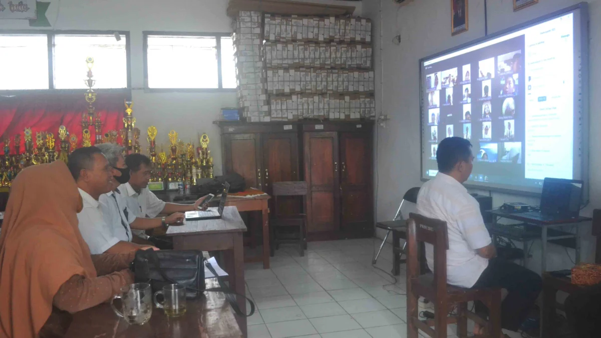 SMPN 1 Karbar Gelar MPLS Daring