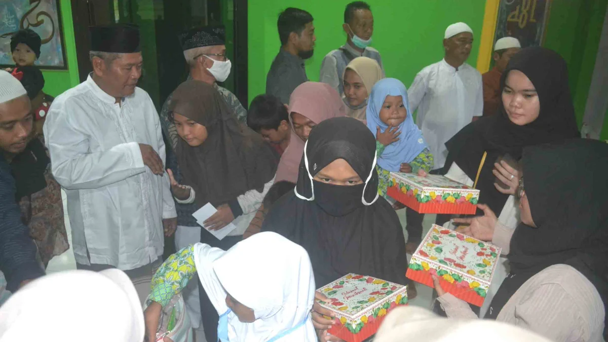 Siswa Yatim Rutin Dapat Santunan Siswa Yatim Rutin Dapat Santunan