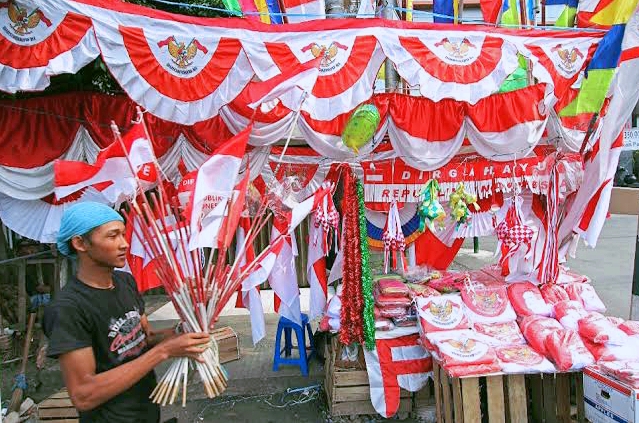 Dihantui Covid-19, Terpaksa Dagang Demi Sang Ibu