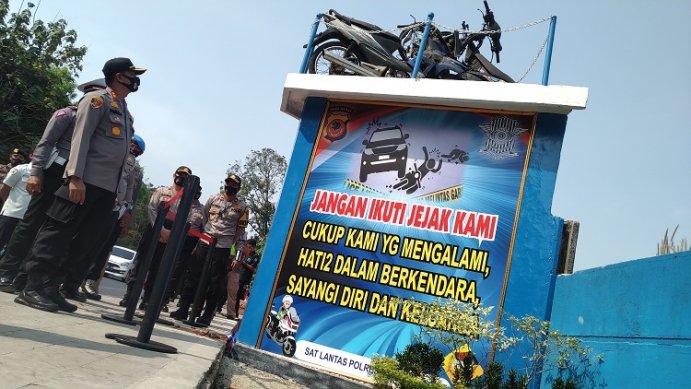 Tugu Kecelakaan, Ingatkan Para Pengendara