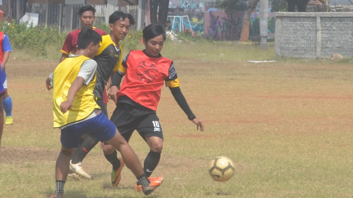 Suporter Sampai Galang Dana ke Jalanan