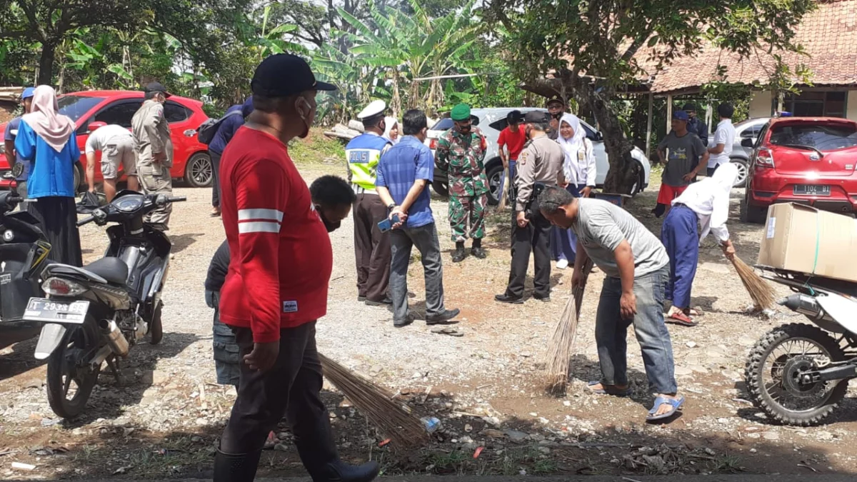 TNI-Polisi Edukasi Prokes Ke Pelosok Desa