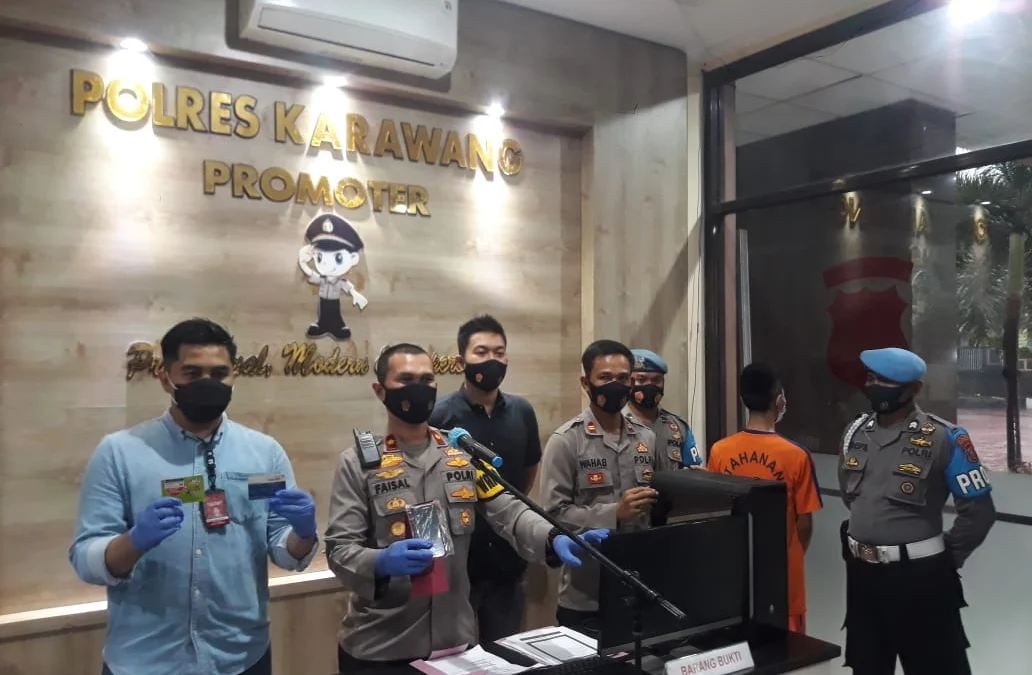 MENGUNGKAP AKSI CULAS JUAL-BELI HP MEWAH DI KARAWANG