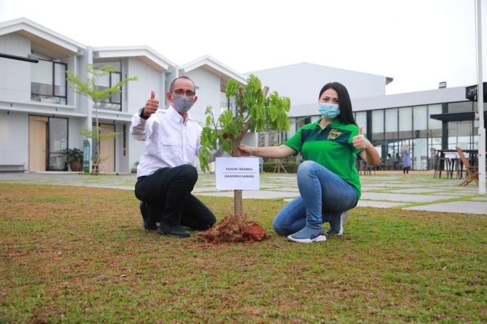 Garap Rolling Hills, Tanam Ratusan Pohon Trembesi di Karawang