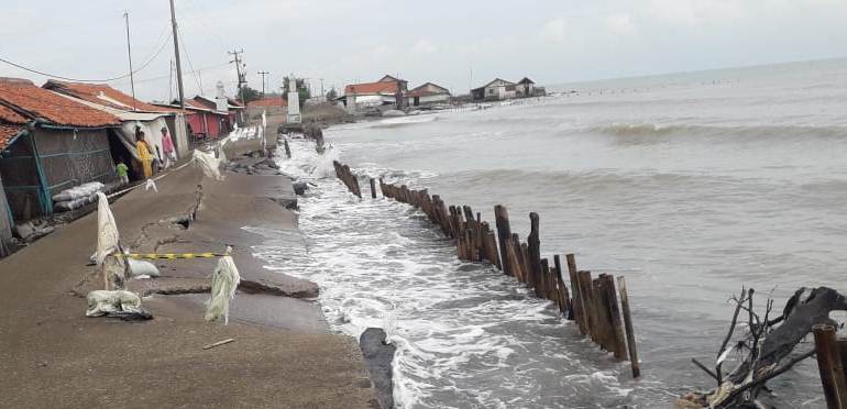 Sepekan Rob Terjang Karawang Utara, Warga Tak Berdaya