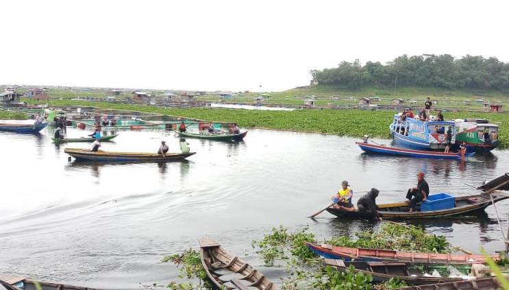 Perahu Tenggelam di Cirata