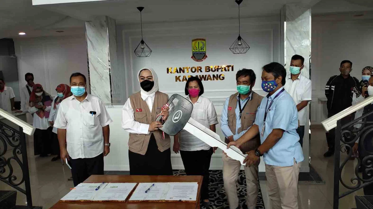 Pemkab Terima Bantuan 1 Unit Mobile Clinic Pemkab Terima Bantuan 1 Unit Mobile Clinic