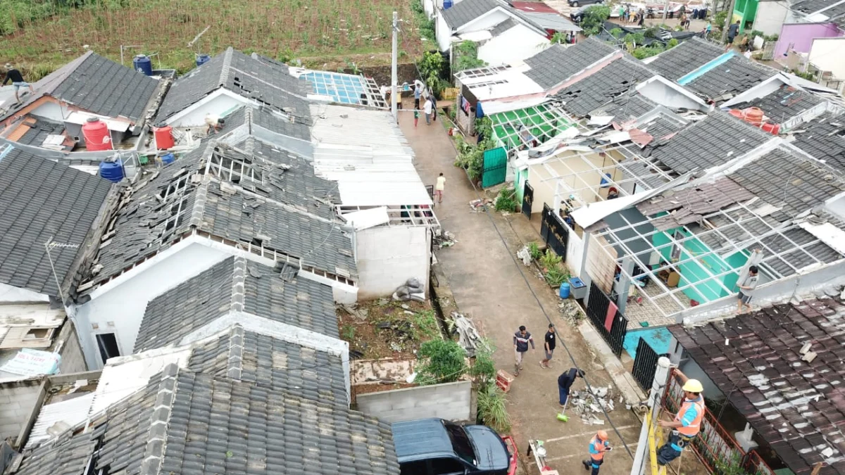 Puting Beliung Terjang Setu