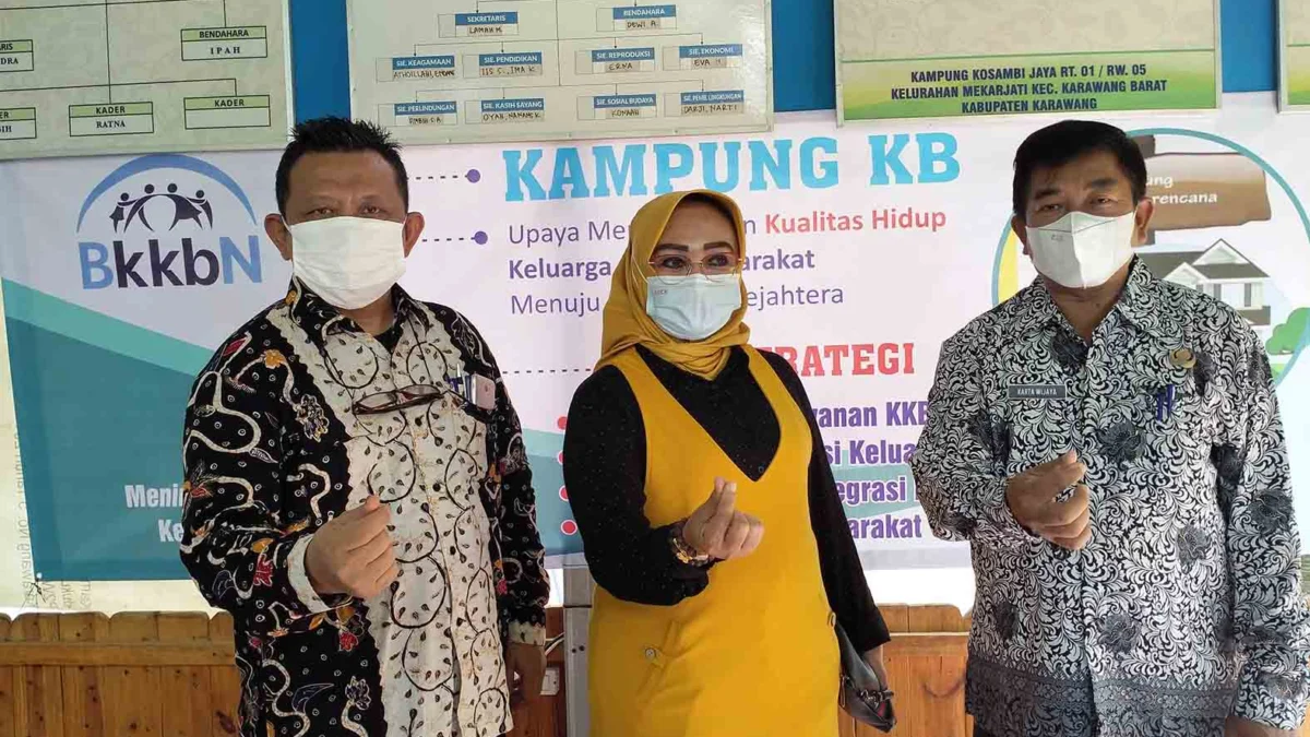 Sri Rahayu Gali Potensi Kampung KB di Karawang Sri Rahayu Gali Potensi Kampung KB di Karawang