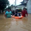 Warga Perum BMI 1 Cikampek Terisolir, Banjir Tahun ini Paling Buruk!