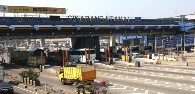 Tol Japek Arah Cikampek Ditutup Sementara