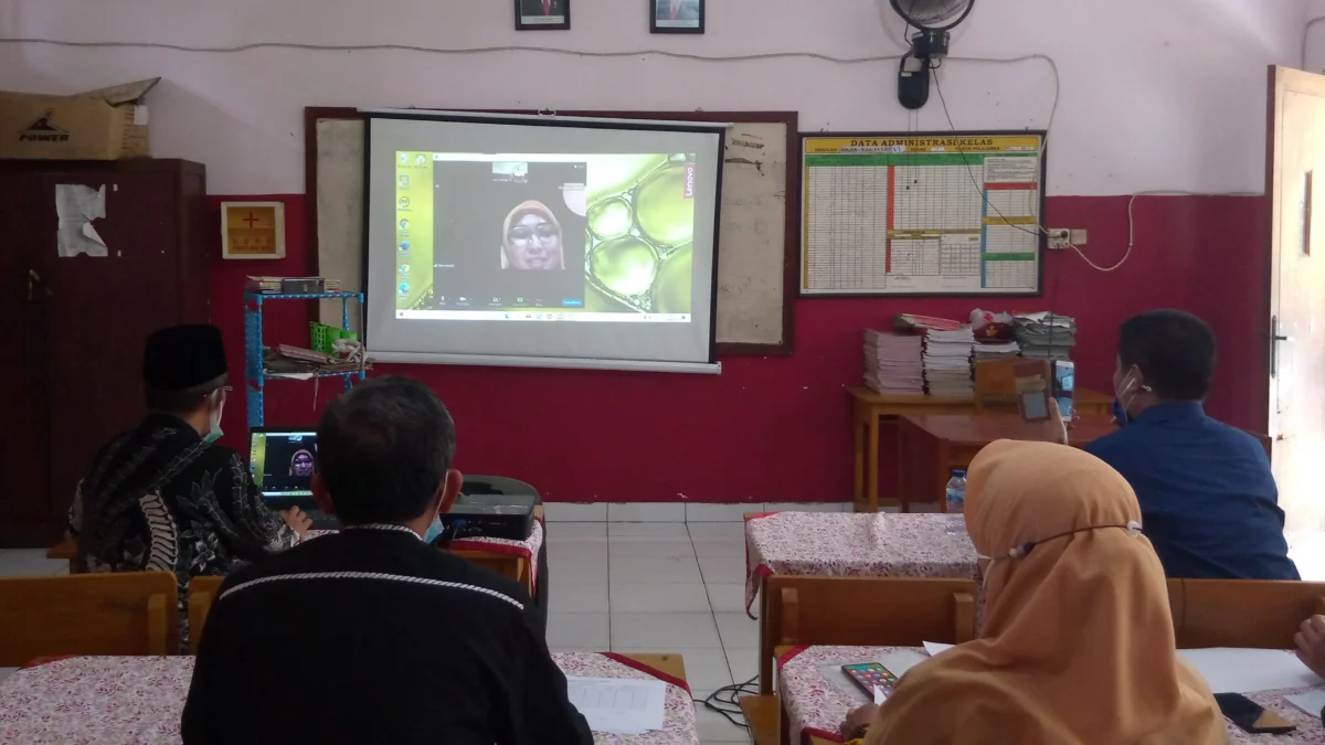 Siswa, Guru dan Kepala Sekolah Adu Pintar