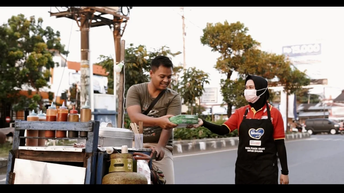 Tebar 55.555 Paket Nutrisi Buka Puasa se-Indonesia, Alfamart-Bebelac Cetak Rekor Muri