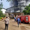 Pabrik Olahan Daging di Cikumpay Itu Terbakar Hebat