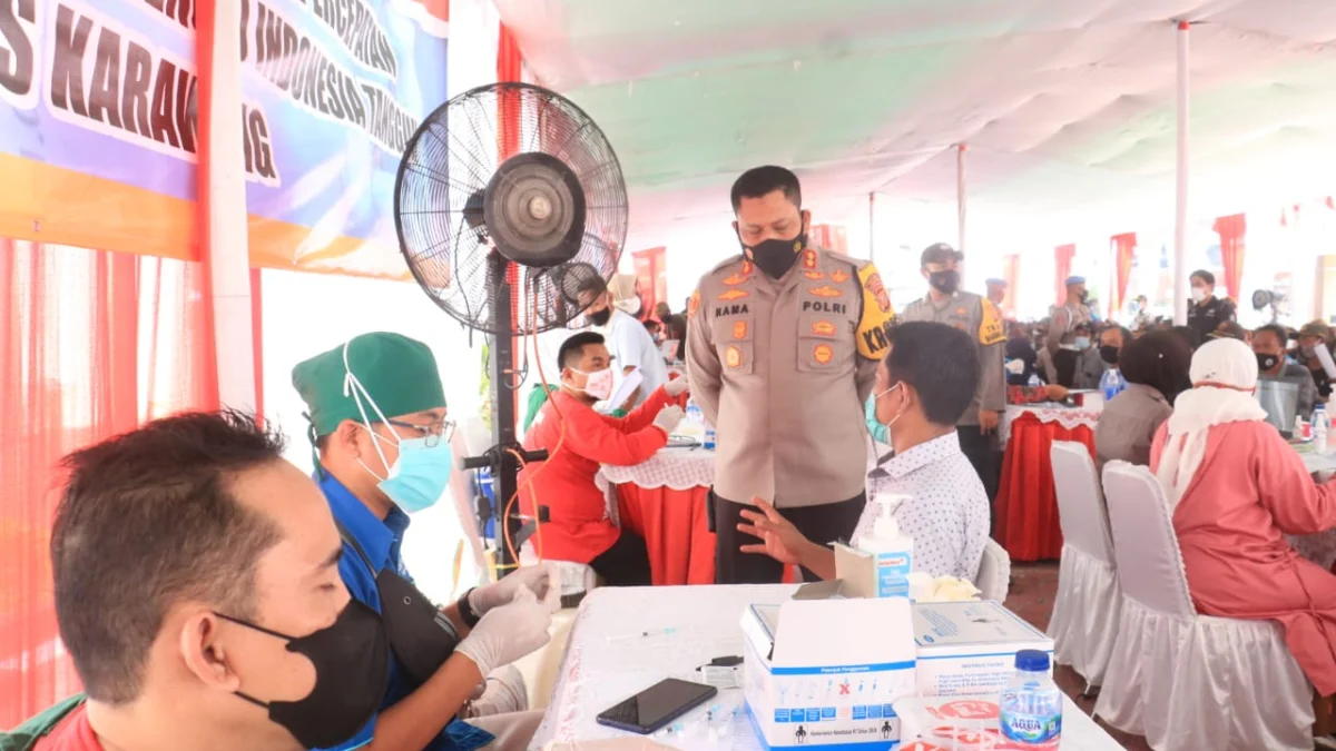 POLISI PRESISI LAWAN PANDEMI, 1.000 VAKSIN UNTUK KARAWANG BEBAS COVID-19