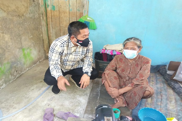 Mak Karyem, Hidup Sebatang Kara di Rumah Gubuk Nyaris Reyot