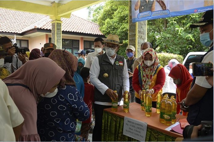 Operasi Pasar Minyak Murah, Kang Emil: Ibu-ibu Jangan Marah Lagi