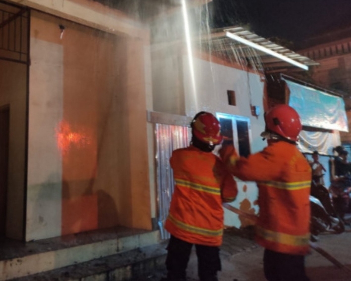 Puslabfor Selidiki Kebakaran Ruko Akibat Tawuran