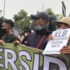 Suporter Persipasi Geruduk Kantor Askot