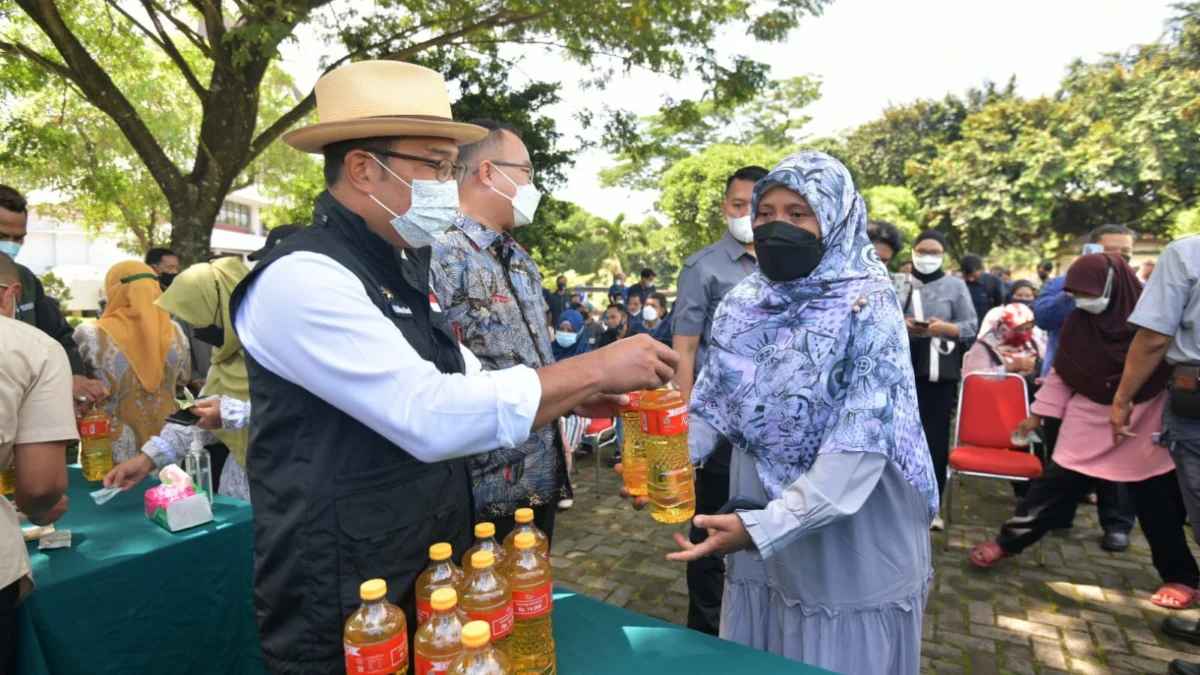 Jabar Siapkan Aplikasi Pemesanan Minyak Goreng untuk Bantu Masyarakat Miskin