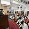 Ulama Lulusan English for Ulama Jadi Khatib Salat Tarawih Berjamaah di Depok