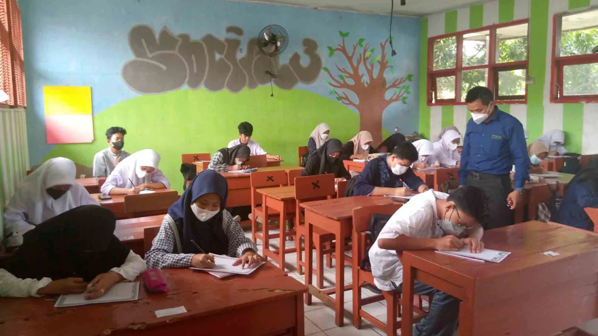 Melihat Kegiatan Penulisan Mushaf Al-Qur'an di SMAN 4 Karawang