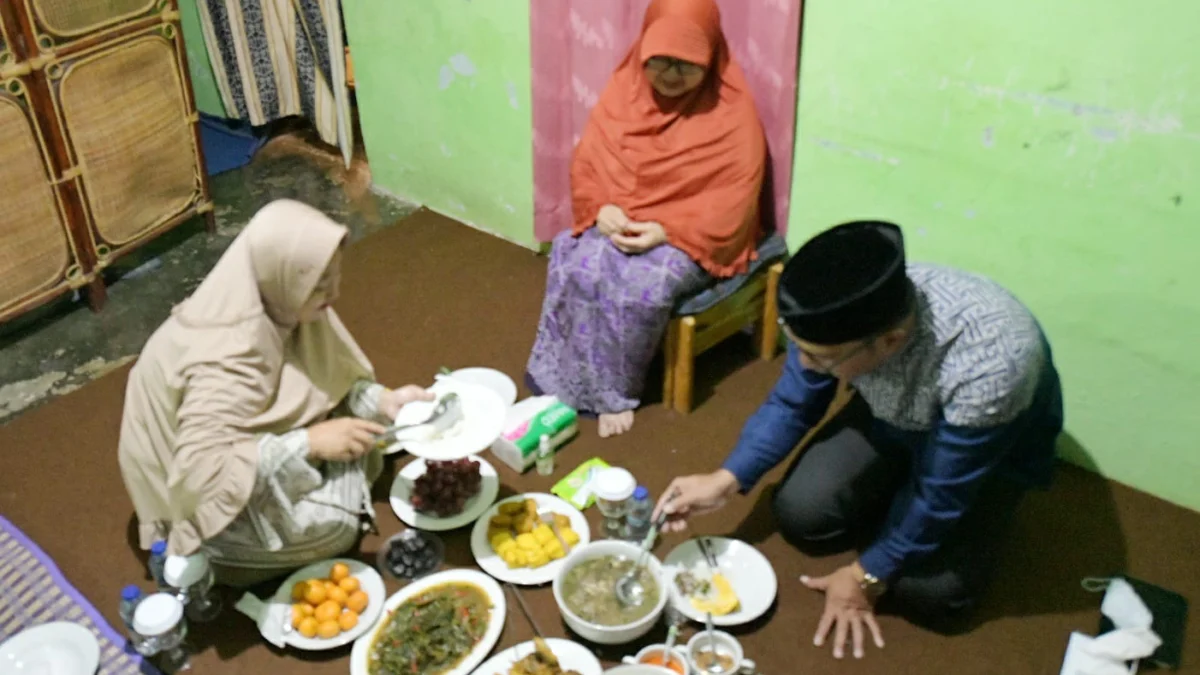 Safari Ramadan, Mak Endah Kaget Rumahnya Didatangi Ridwan Kamil Saat Sahur