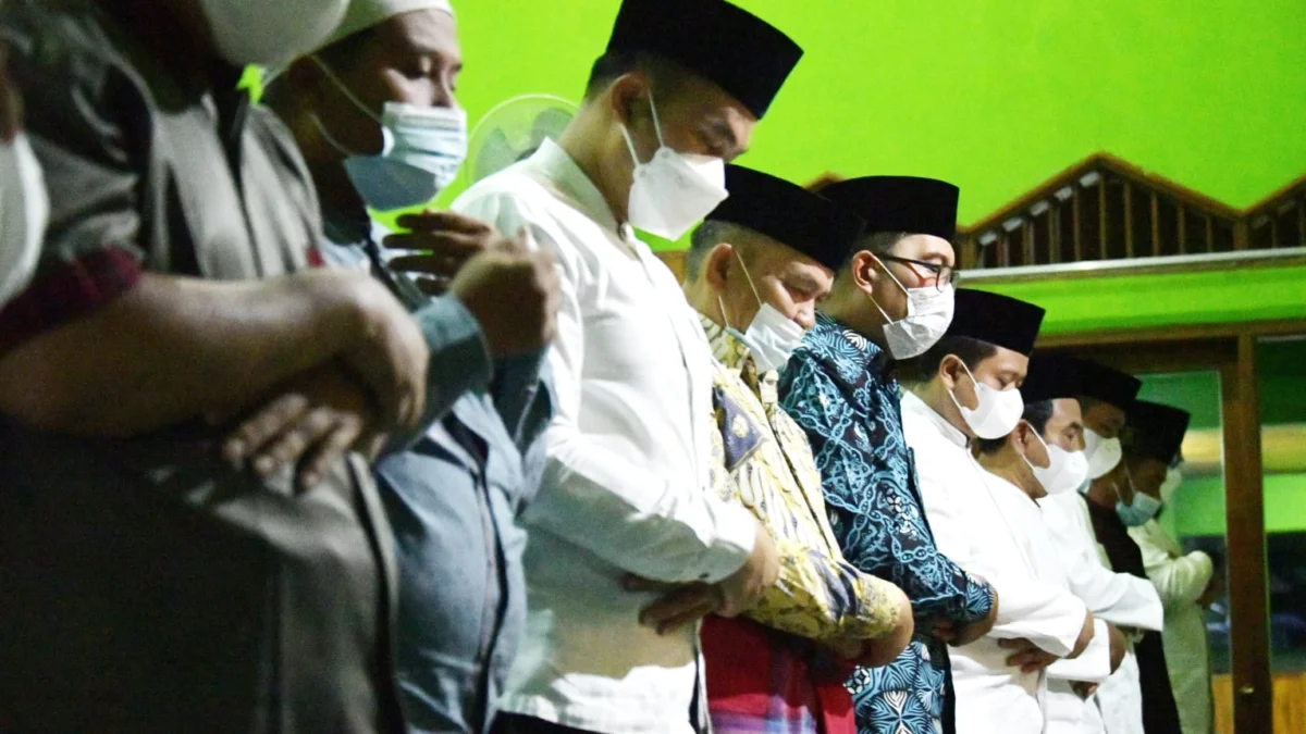 Salat Subuh Berjemaah di Sumedang, Ridwan Kamil Ajak Masyarakat Maksimalkan Tol Cisumdawu Saat Mudik