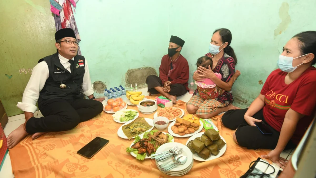 Buka Puasa Hari Kedua Gubernur Emil Ngadon di Rumah Warga