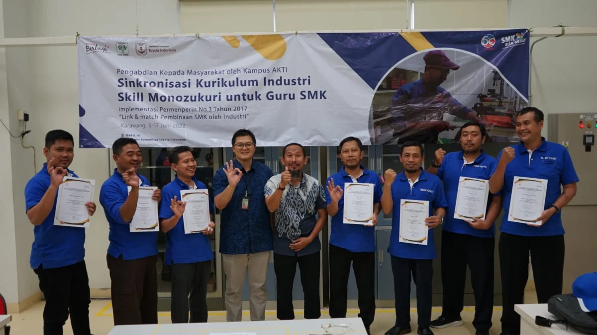 Guru SMK Binaan AKTI Terima Sertifikat