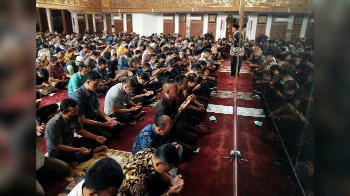 Doa Masyarakat Jabar untuk Putra Sulung Ridwan Kamil