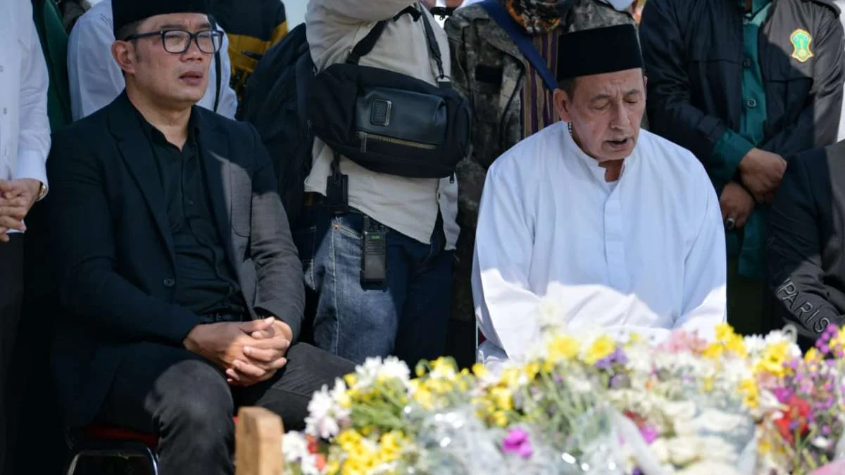 Anggota Watimpres Habib Muhammad Luthfi bin Yahya Berziarah ke Makam Eril