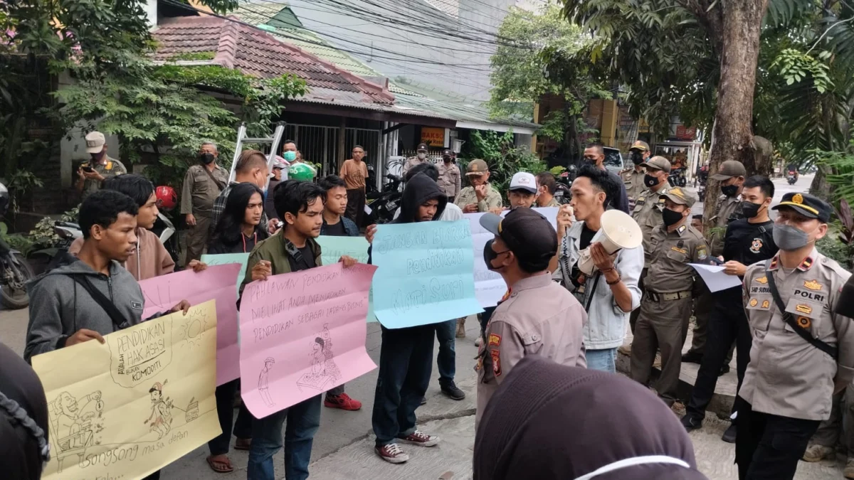 Geruduk SMAN 2, Mahasiswa Minta Jalur Zonasi Dianulir