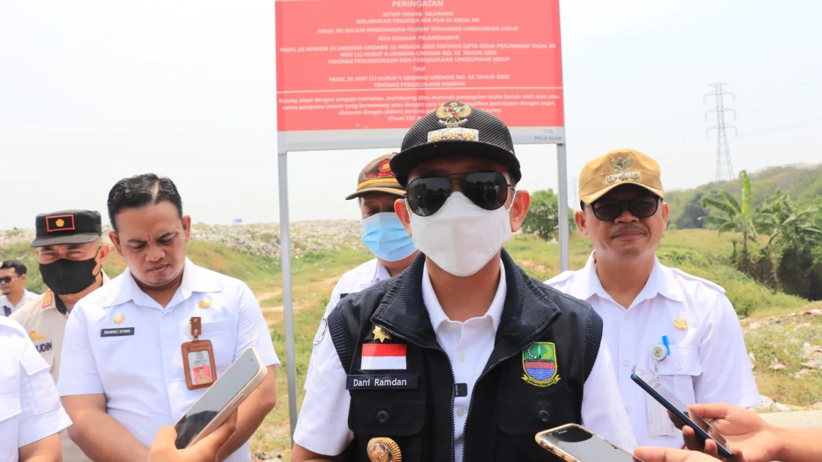 TPS Burangkeng Overload, Ribuan Kubik Sampah Numpuk di Kali CBL