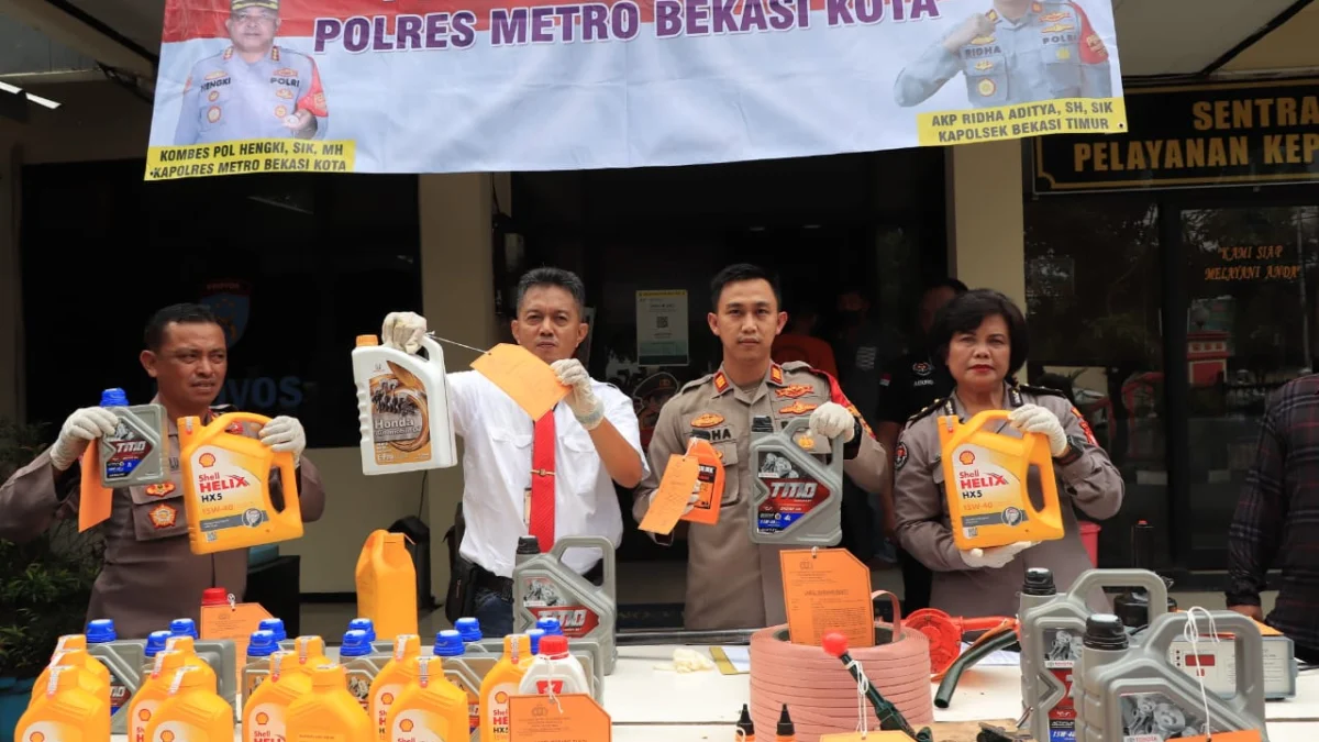 Polisi Bongkar Gudang Produksi Oli Palsu