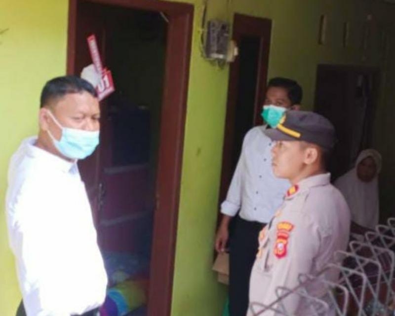 Suami Tak Kunjung Pulang, Wanita Paruh Baya Gandir