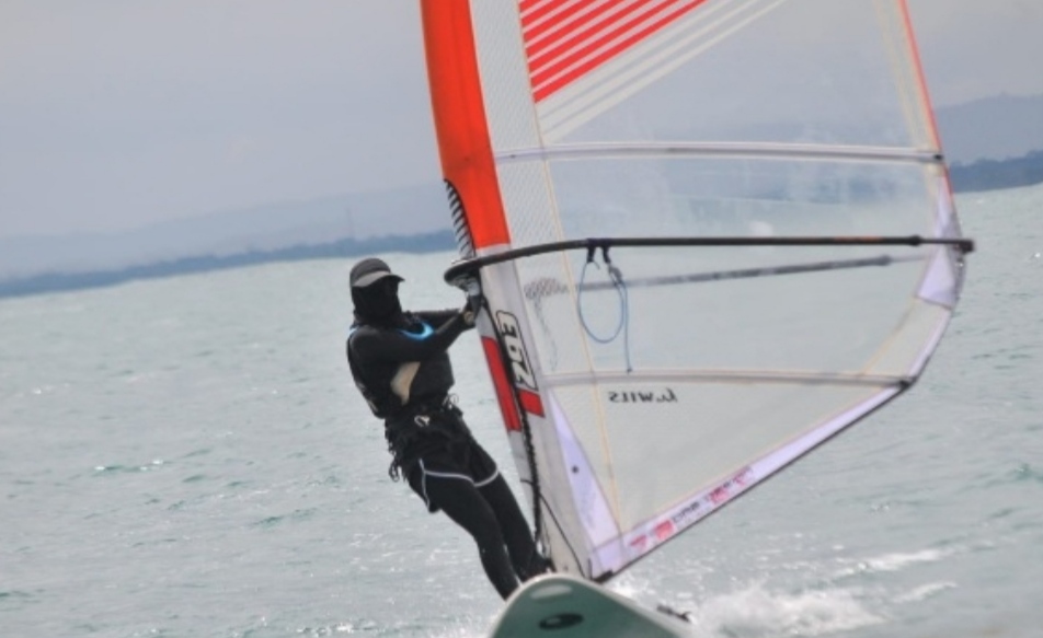 Atlet Windsurfing Putri Kabupaten Bekasi, Siti Shaqina Salsabilah Azalia dan Raudina Ayuning Rinjani Sumbang Dua Medali Emas